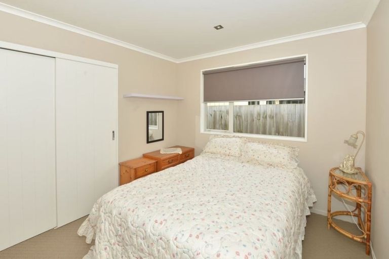 Photo of property in 18 Roto View, One Tree Point, 0118
