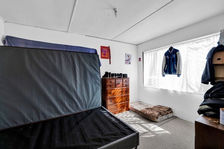 Photo of property in 93 Omata Road, Marfell, New Plymouth, 4310