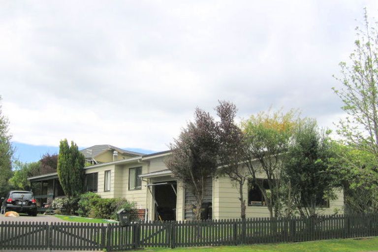 Photo of property in 56 Shepherd Road, Waipahihi, Taupo, 3330