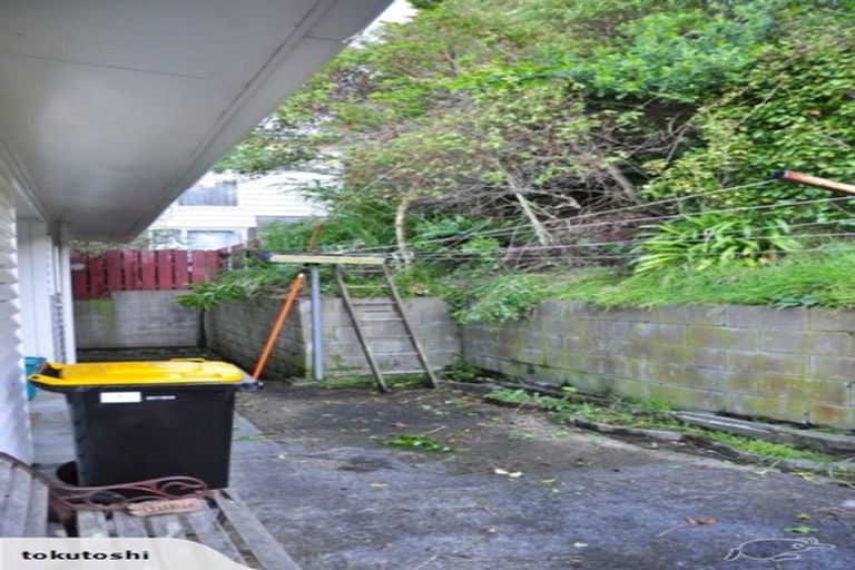 Photo of property in 6 Rajkot Terrace, Broadmeadows, Wellington, 6035