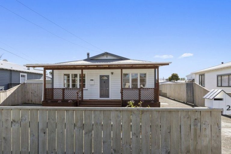 Photo of property in 21 Elizabeth Street, Moera, Lower Hutt, 5010