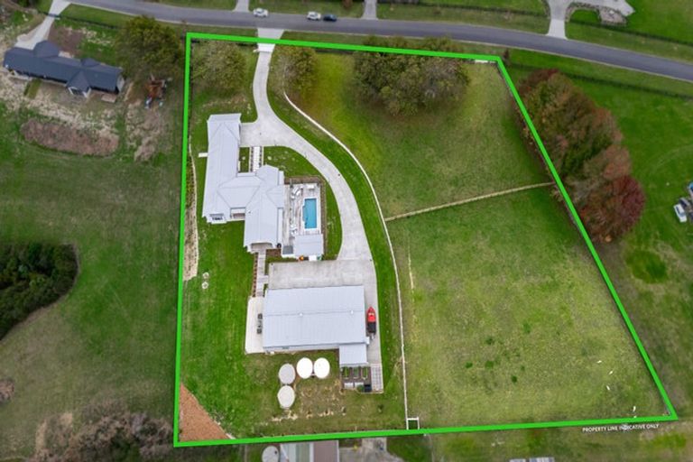 Photo of property in 21 Diamond Lane, Riverhead, 0793