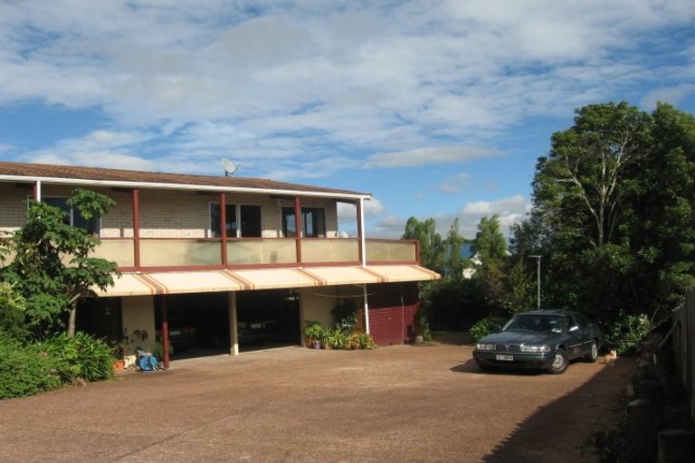 Photo of property in 18 Gwenand Place, Botany Downs, Auckland, 2010