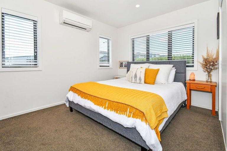 Photo of property in 1 Kapuarangi Lane, Papakura, 2110