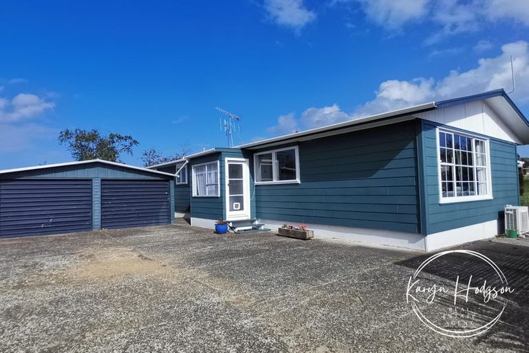 Photo of property in 9 Whaka Street, Maungaturoto, 0520