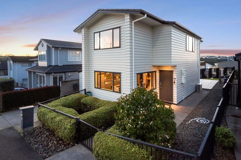 Photo of property in 31 Cavalli Road, Long Bay, Auckland, 0630