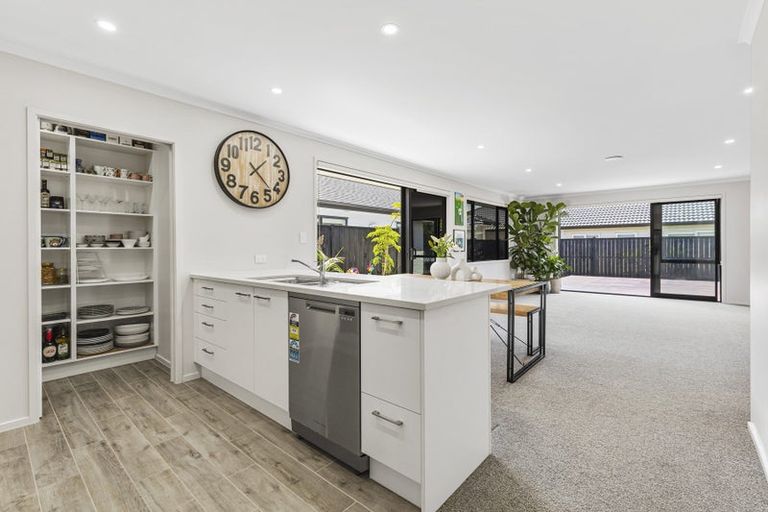 Photo of property in 4 Kriletich Drive, Kumeu, 0810