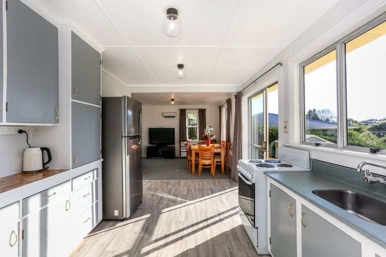 Photo of property in 128 Huatoki Street, Frankleigh Park, New Plymouth, 4310