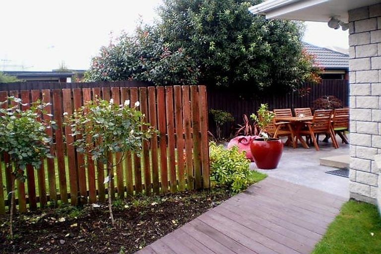 Photo of property in 2/5 Gibbs Place, Halswell, Christchurch, 8025