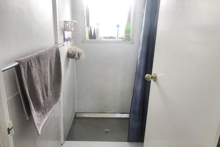 Photo of property in 18 Glencoe Road, Browns Bay, Auckland, 0630