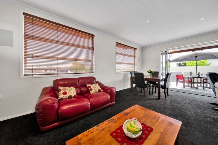 Photo of property in 15 Mangorei Road, Strandon, New Plymouth, 4312