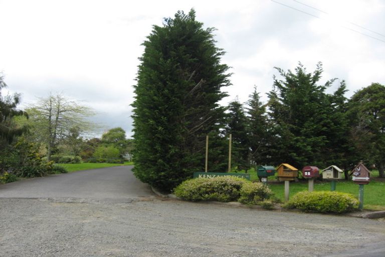 Photo of property in 55 Motu Road, Kumeu, 0891