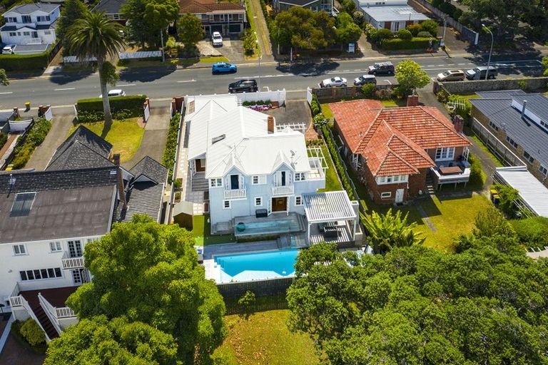 Photo of property in 209 Hurstmere Road, Takapuna, Auckland, 0622