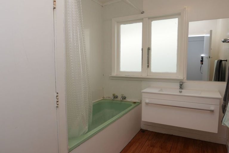 Photo of property in 88 Amohia Street, Paraparaumu, 5032