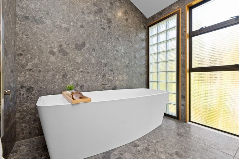 Photo of property in 3a Tauroa Road, Havelock North, 4130