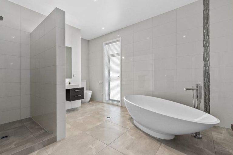 Photo of property in 73 Lake Domain Drive, Frankton, Hamilton, 3204