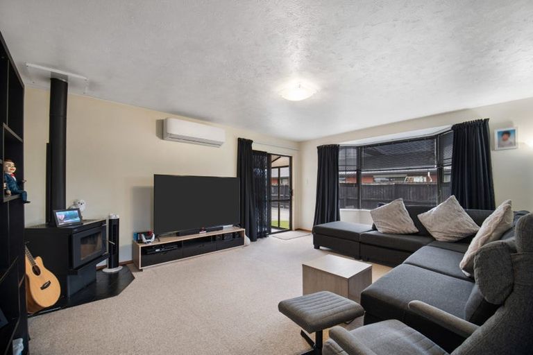 Photo of property in 14 Takaro Avenue, Sockburn, Christchurch, 8042