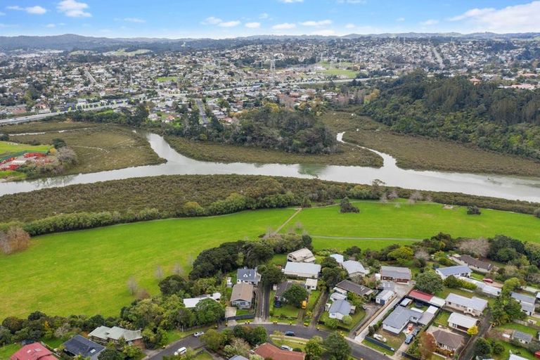 Photo of property in 17 Taioma Crescent, Te Atatu Peninsula, Auckland, 0610
