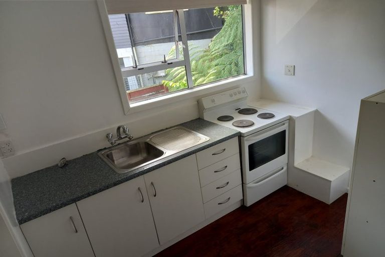 Photo of property in 1/10 Mckelvey Place, Tawa, Wellington, 5028