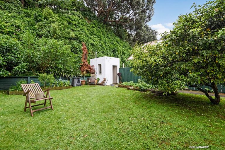 Photo of property in Ambassador Flats, 2/7 Maurice Terrace, Te Aro, Wellington, 6011