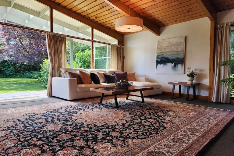 Photo of property in 32 Middlepark Road, Sockburn, Christchurch, 8042