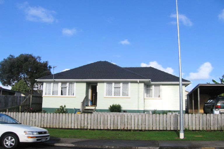Photo of property in 44 Middlemore Crescent, Papatoetoe, Auckland, 2025