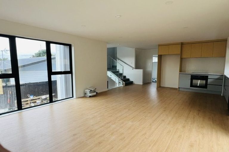 Photo of property in 4a Lowell Place, Massey, Auckland, 0614