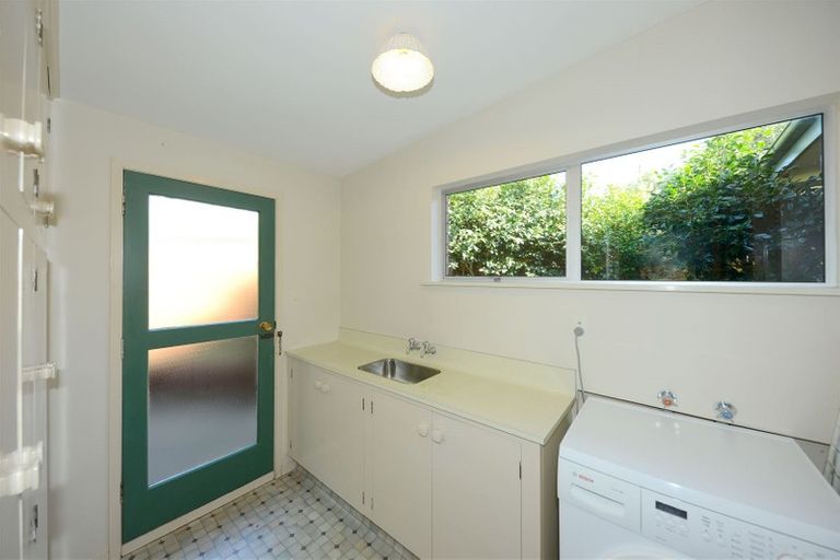 Photo of property in 15 Guinness Crescent, Ilam, Christchurch, 8041