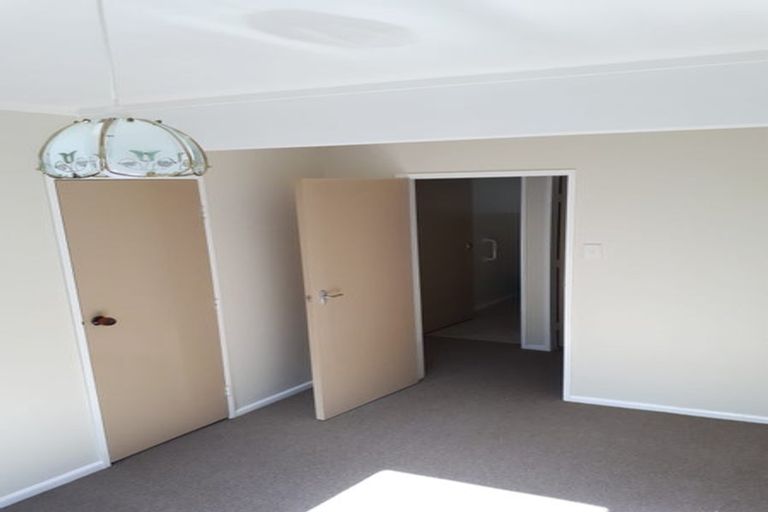 Photo of property in 2 Rajkot Terrace, Broadmeadows, Wellington, 6035
