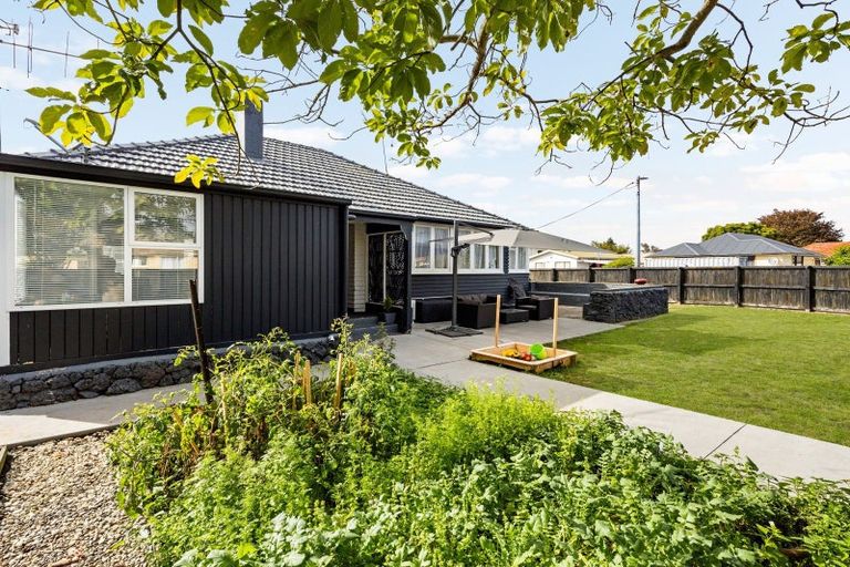 Photo of property in 22 Willis Street, Bader, Hamilton, 3206