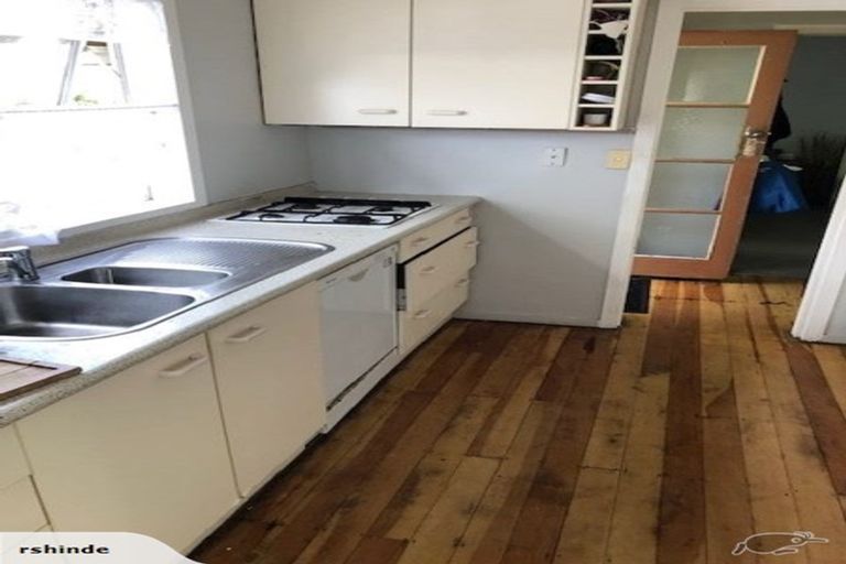 Photo of property in 1/4 Kaurilands Road, Titirangi, Auckland, 0604