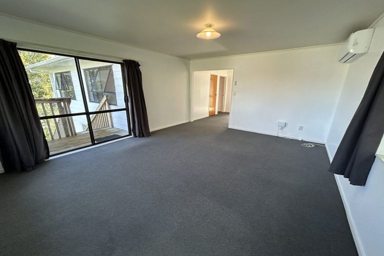 Photo of property in 1/2 Hueglow Rise, West Harbour, Auckland, 0618