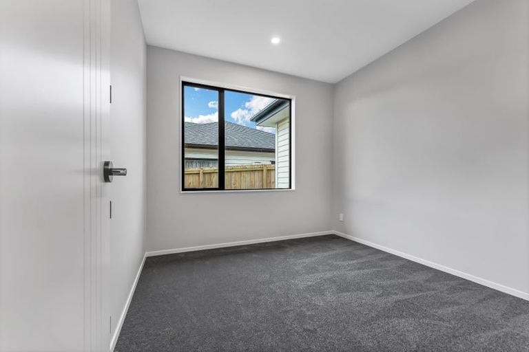 Photo of property in 24 Paihere Street, Huapai, Kumeu, 0810