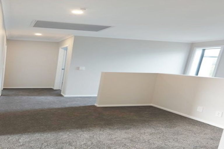Photo of property in 25 Koreke Close, Kenepuru, Porirua, 5022