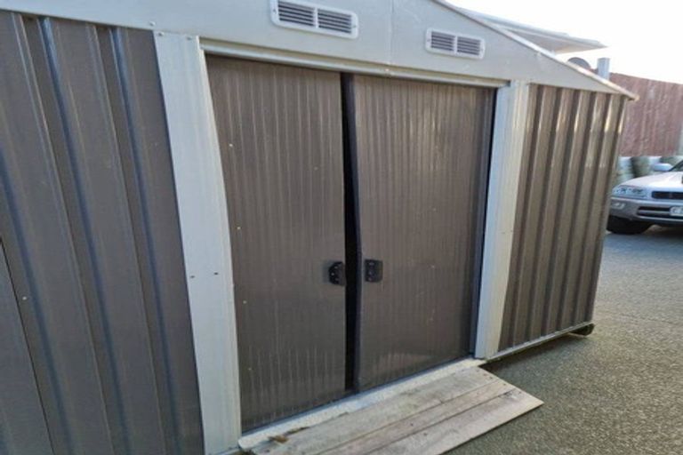 Photo of property in 9a Cheshire Street, Cannons Creek, Porirua, 5024