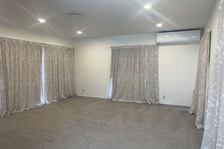 Photo of property in 27 Downsview Road, Pakuranga Heights, Auckland, 2010