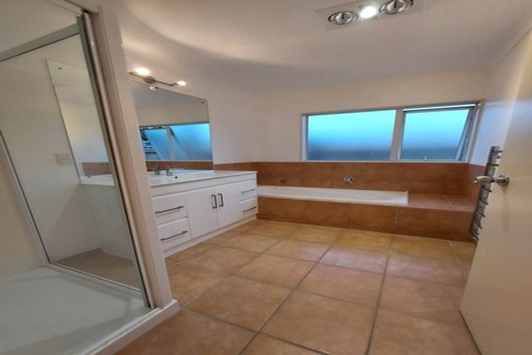 Photo of property in 6 Magee Place, East Tamaki Heights, Auckland, 2016