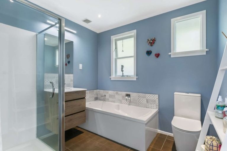 Photo of property in 10 Kia Ora Road, Beach Haven, Auckland, 0626