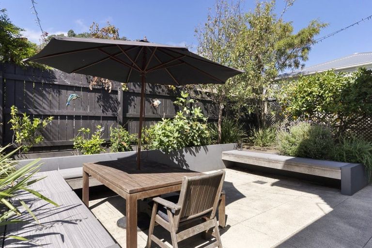 Photo of property in 25 Marine Parade, Eastbourne, Lower Hutt, 5013