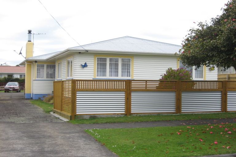 Photo of property in 48 Cowling Road, Hurdon, New Plymouth, 4310