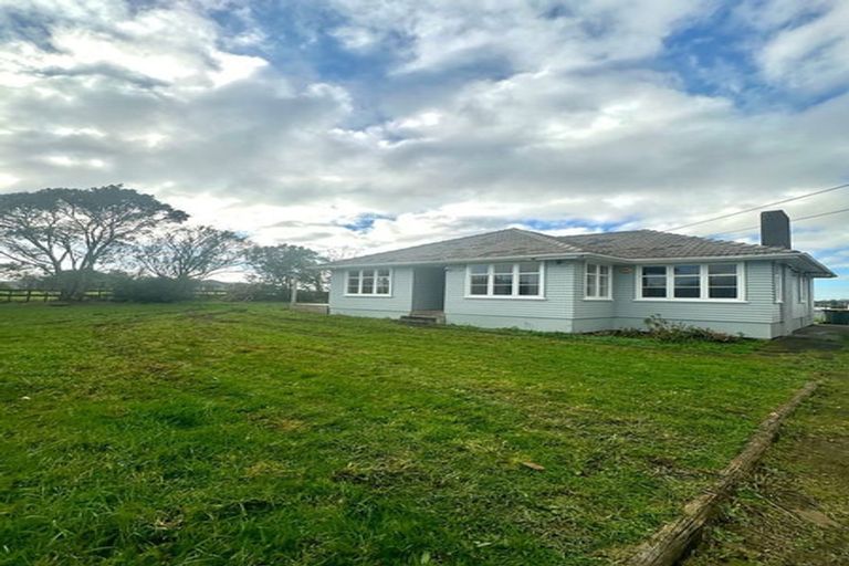 Photo of property in 479 Waitakere Road, Taupaki, Henderson, 0782