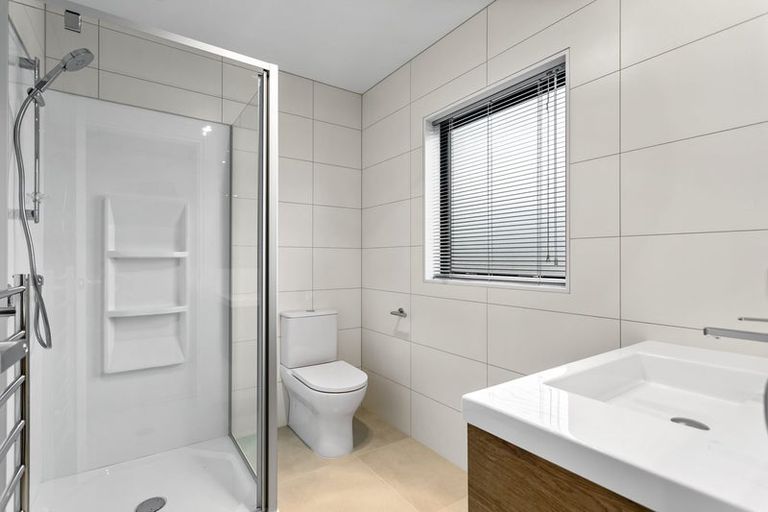 Photo of property in 28 Viridian Avenue, Rosehill, Papakura, 2113