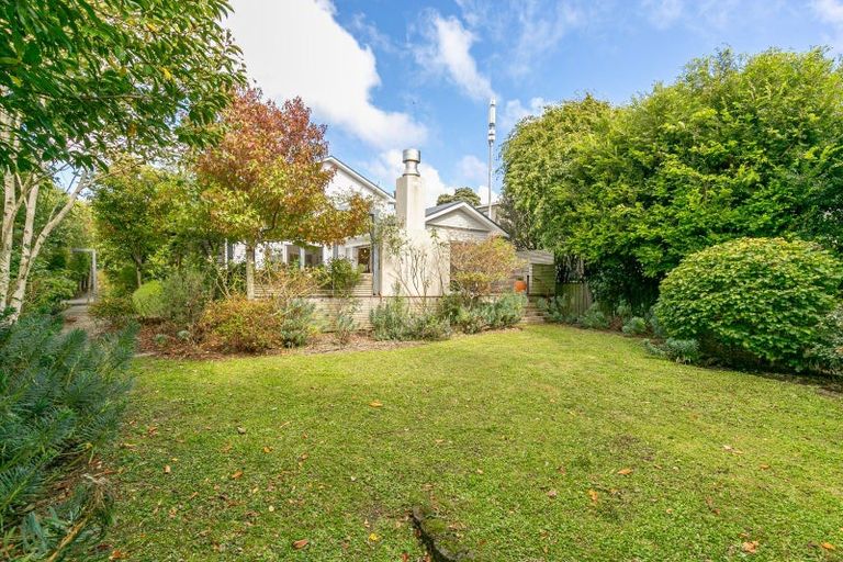 Photo of property in 8 Lochiel Road, Khandallah, Wellington, 6035