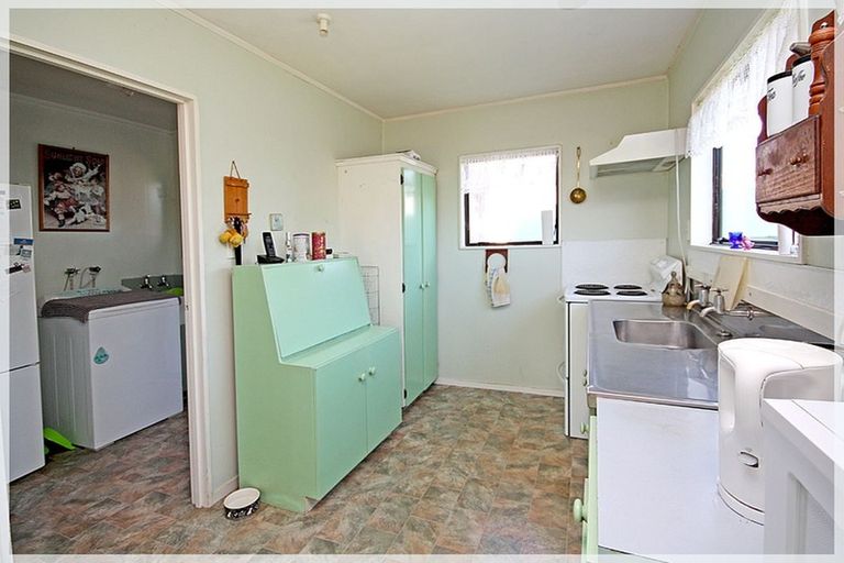 Photo of property in 9 Punga Street, Tangimoana, 4822