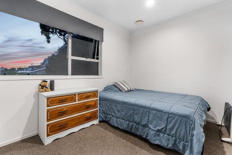 Photo of property in 2 Katrina Place, Massey, Auckland, 0614