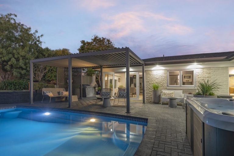 Photo of property in 9 Seymour Road, Mellons Bay, Auckland, 2014