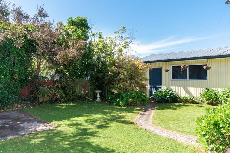 Photo of property in 11 Carl Avenue, Havelock North, 4130