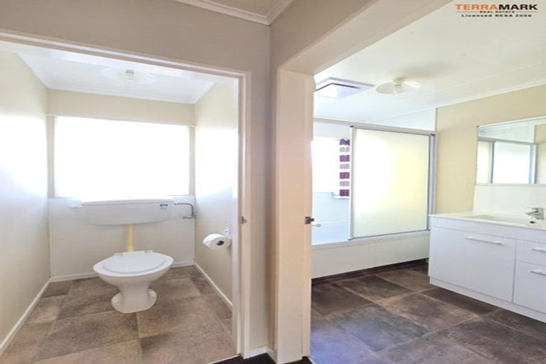 Photo of property in 1/23 Gemstone Drive, Birchville, Upper Hutt, 5018