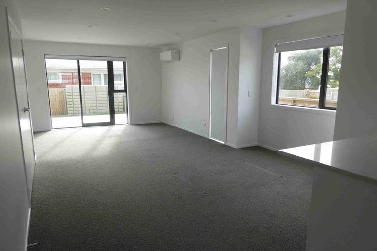Photo of property in 4/504 Don Buck Road, Massey, Auckland, 0614