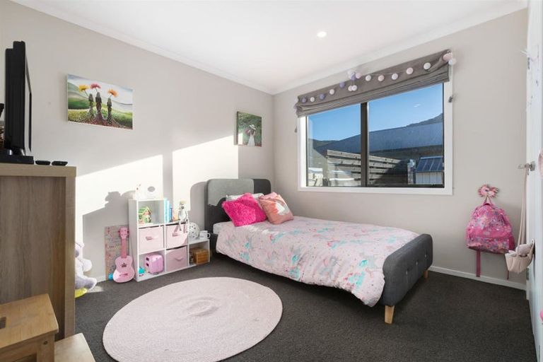 Photo of property in 2 Kingfisher Crescent, Albert Town, Wanaka, 9305